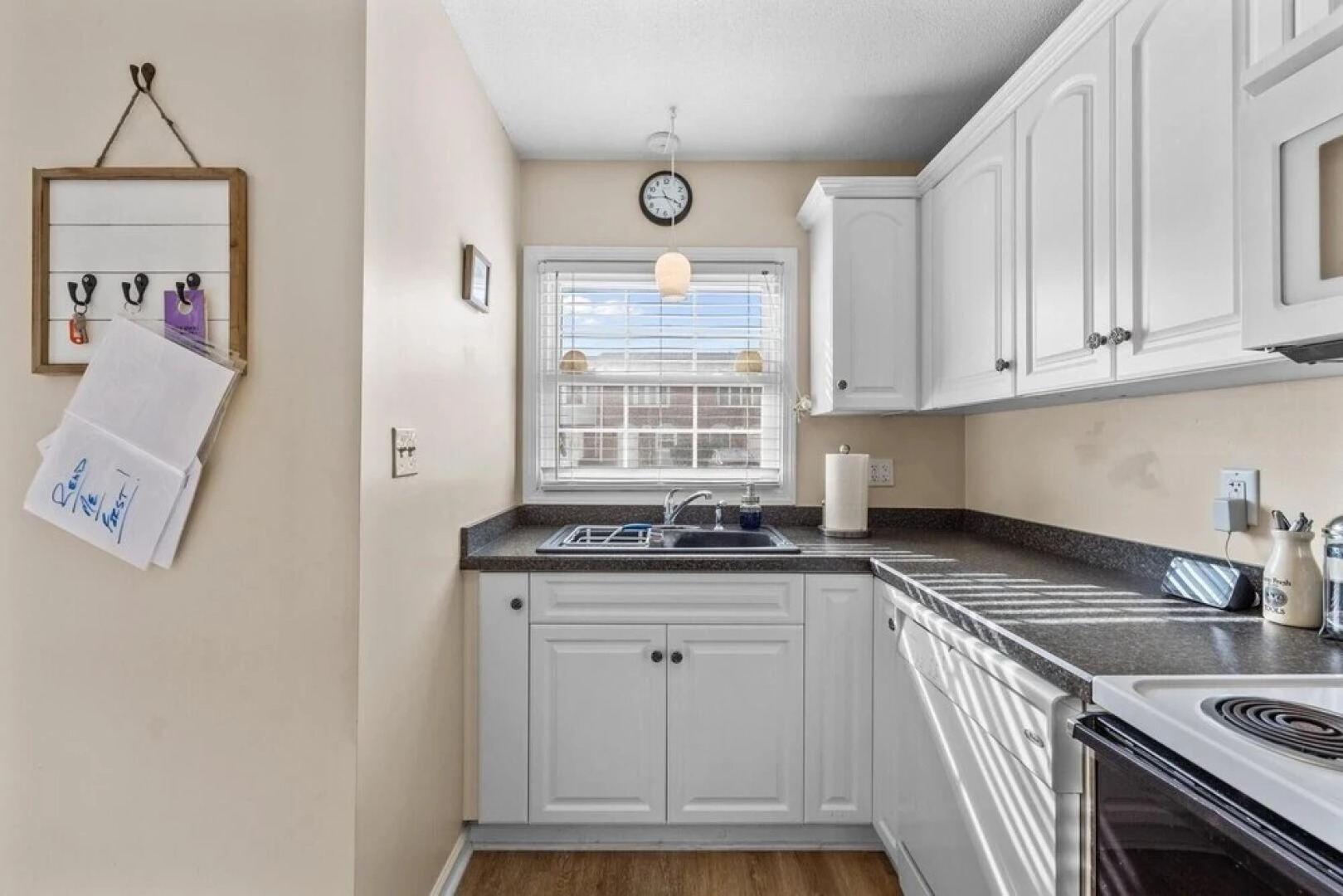 Sand Dollars & Sunshine 2 Bedroom Condo by Redawning