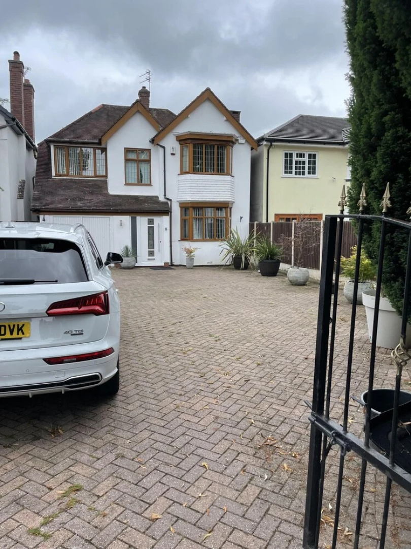 Beautiful 5-bed House in Walsall