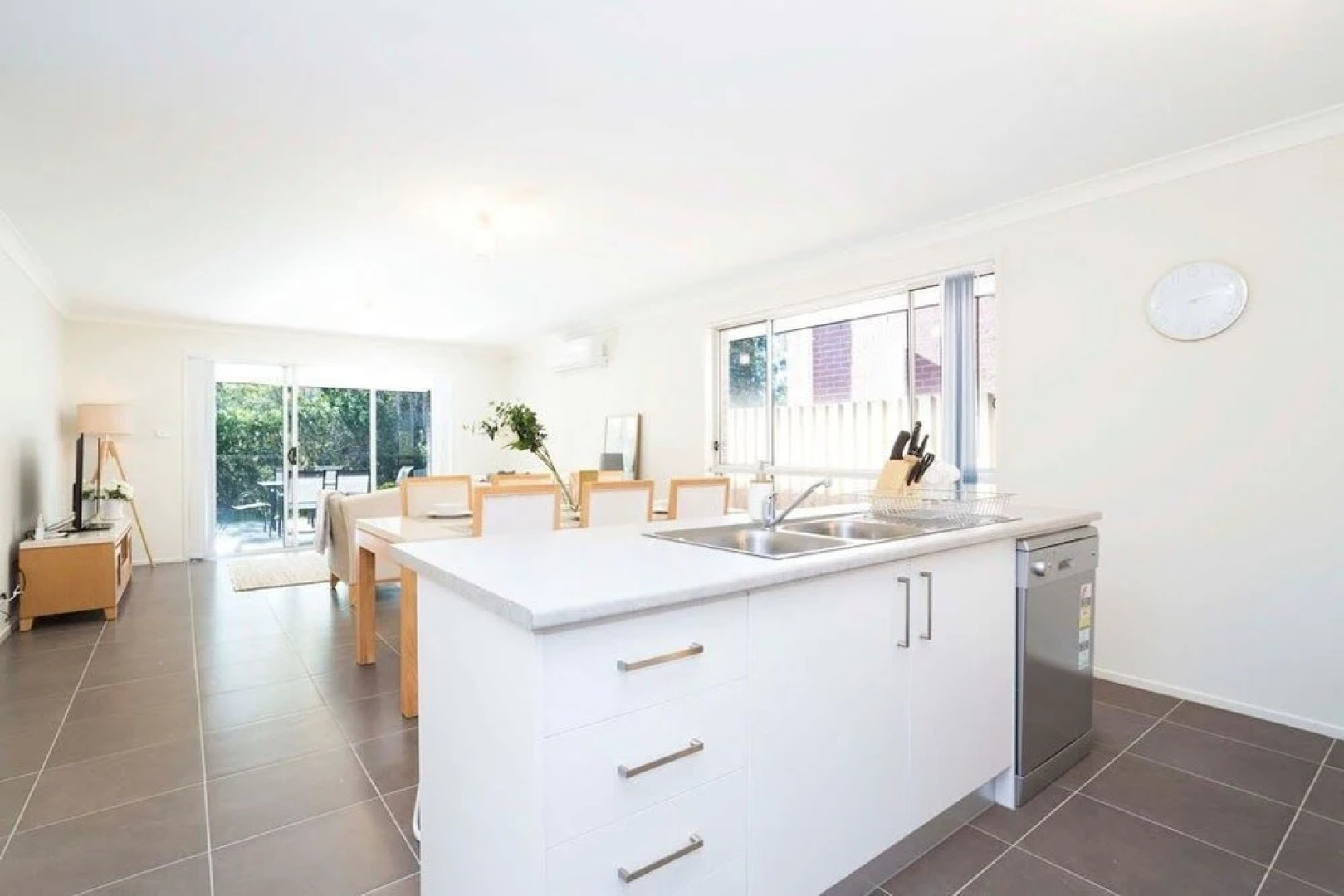 Designer Family Home on Golf Resort + Parking