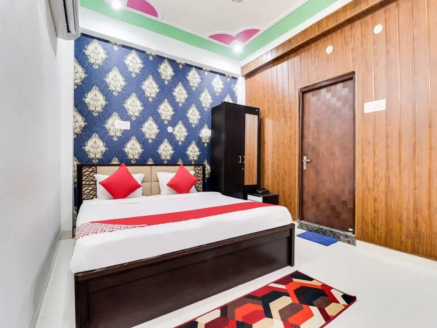 OYO 45399 Hotel Legacy Rbl