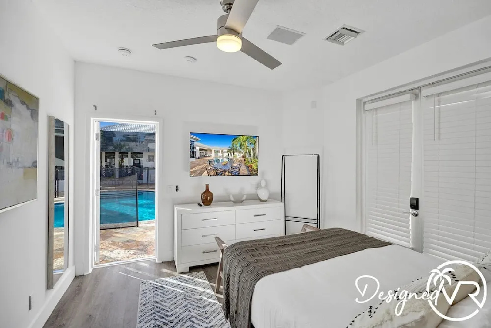 Sophia's Compound resort w heated pool