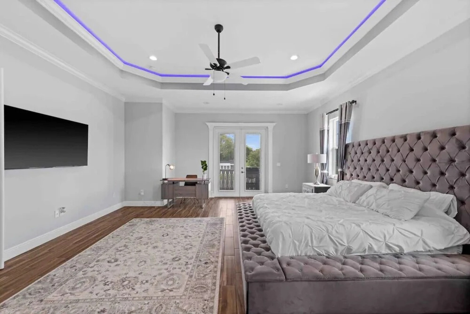 My Kind Of Town 5 Bedroom Home by Redawning