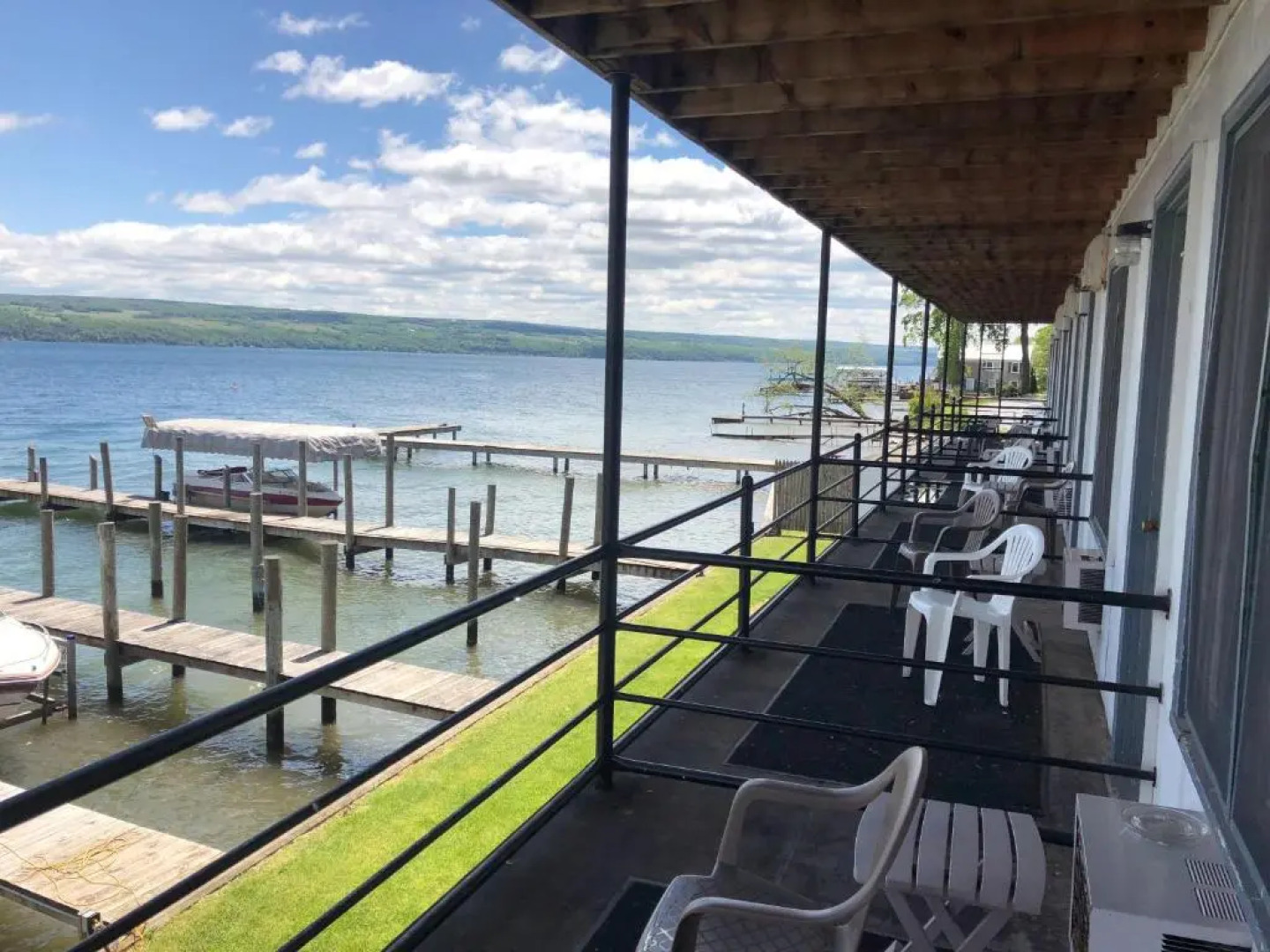 Showboat Motel Restaurant & Bar