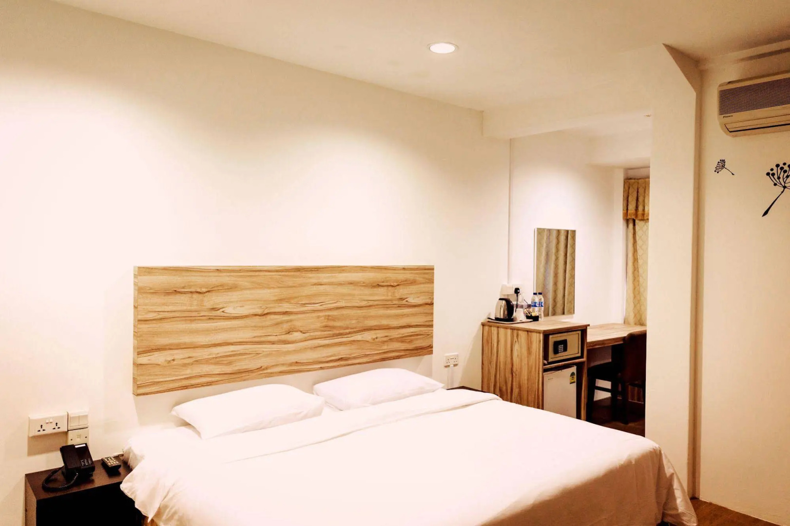 Victoria Hotel, a NuVe Group Collection