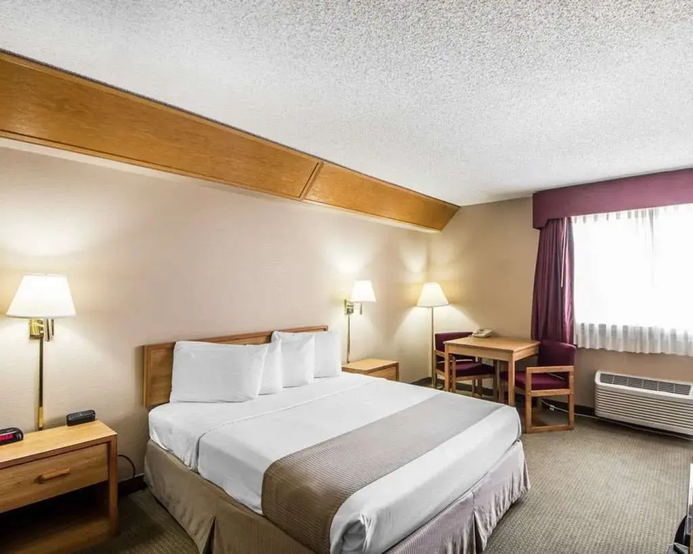Econo Lodge Blackwell - I-35