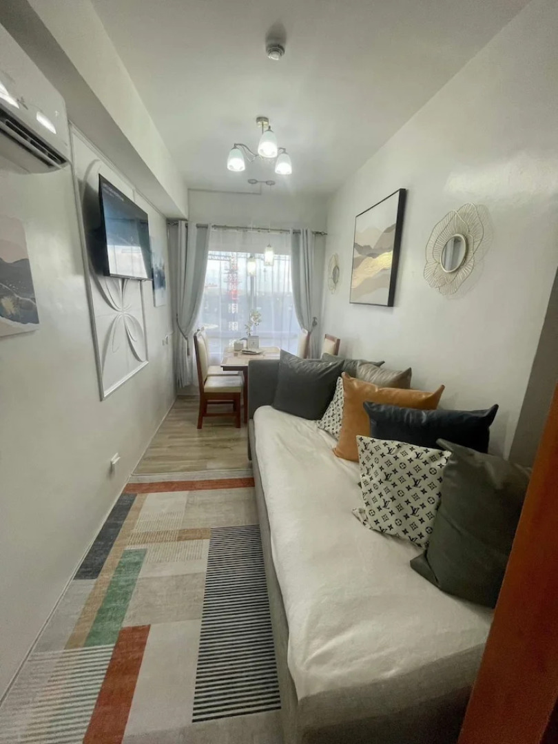 Mesavirre Bacolod | Elegantly Furnished 1BDM w/Balcony @ LOPEZ LUX.
