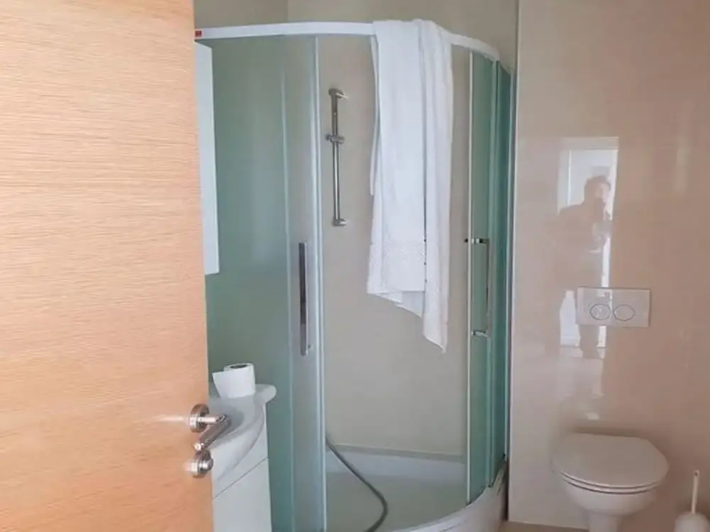 Contemporary Apartment in Neviđane near Sea