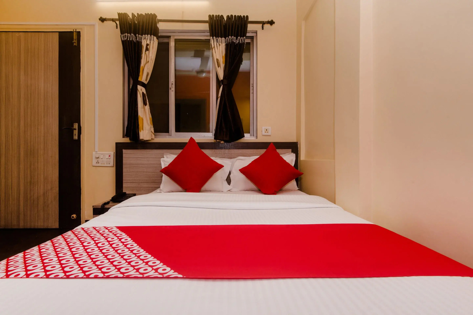 OYO 26206 Hotel Paras