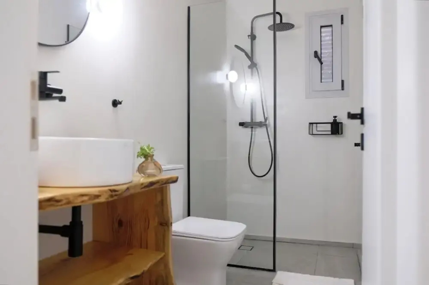 Evia Bay Suites & Retreats