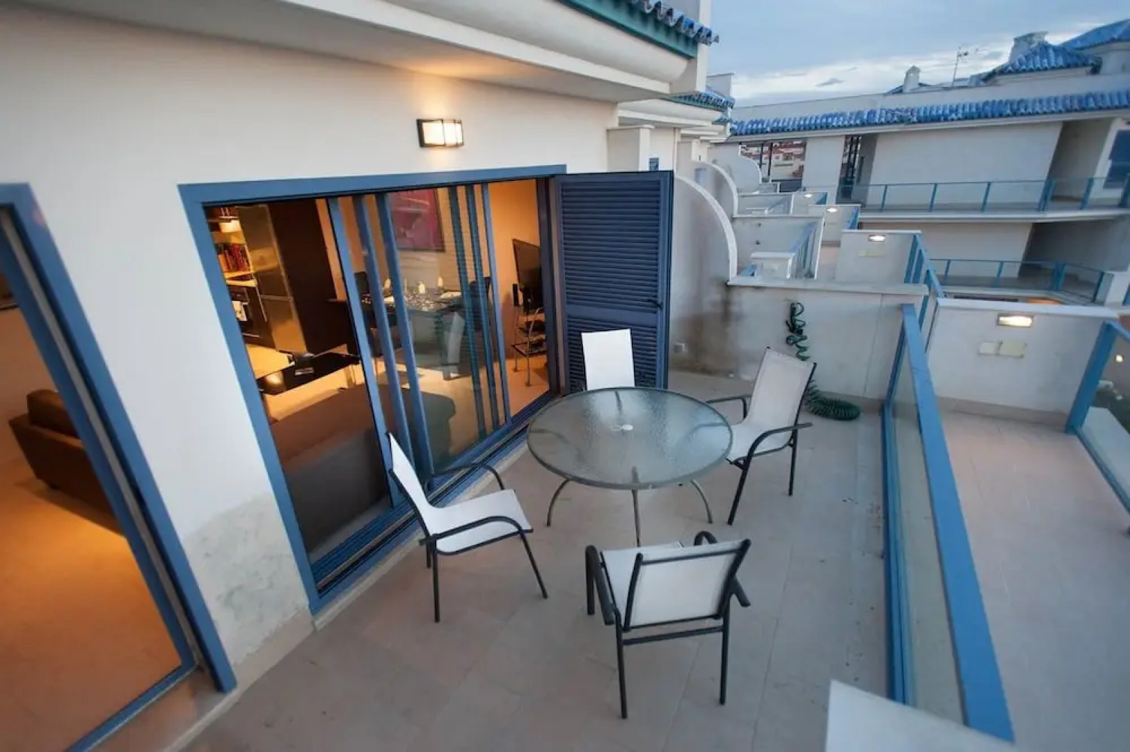 Livingtarifa - Techos Azules