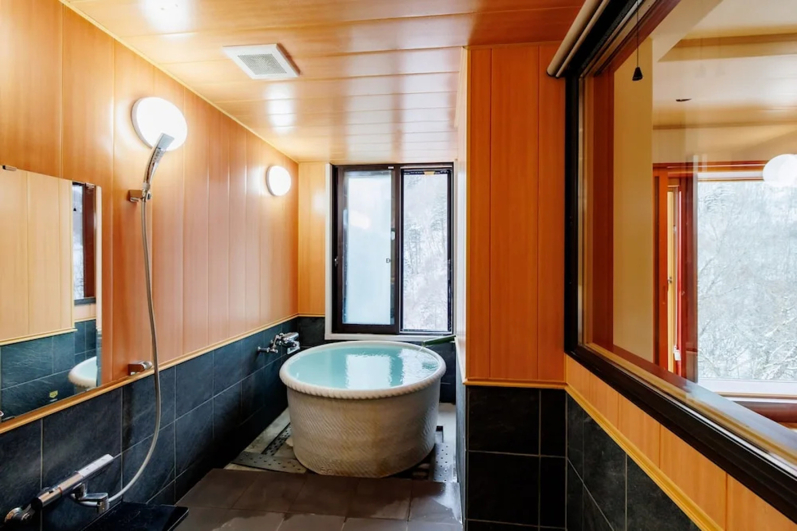 Shigakogen Milky Hot Spring Keikokunoyu