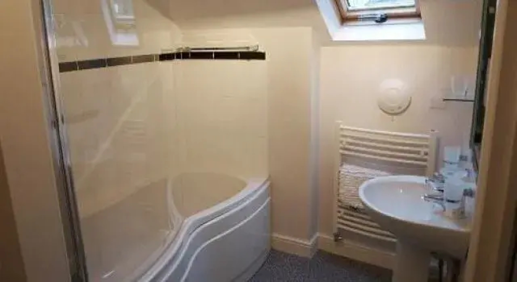 Gate House Bed  Breakfast