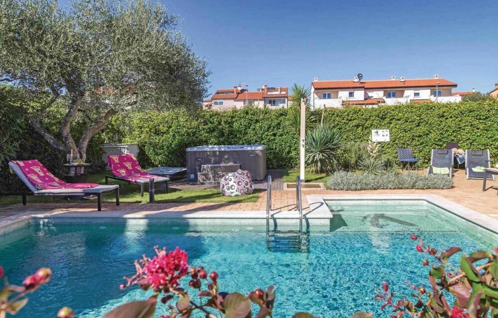 Beautiful Home in Strada Contesa With Jacuzzi, Wifi and 3 Bedrooms