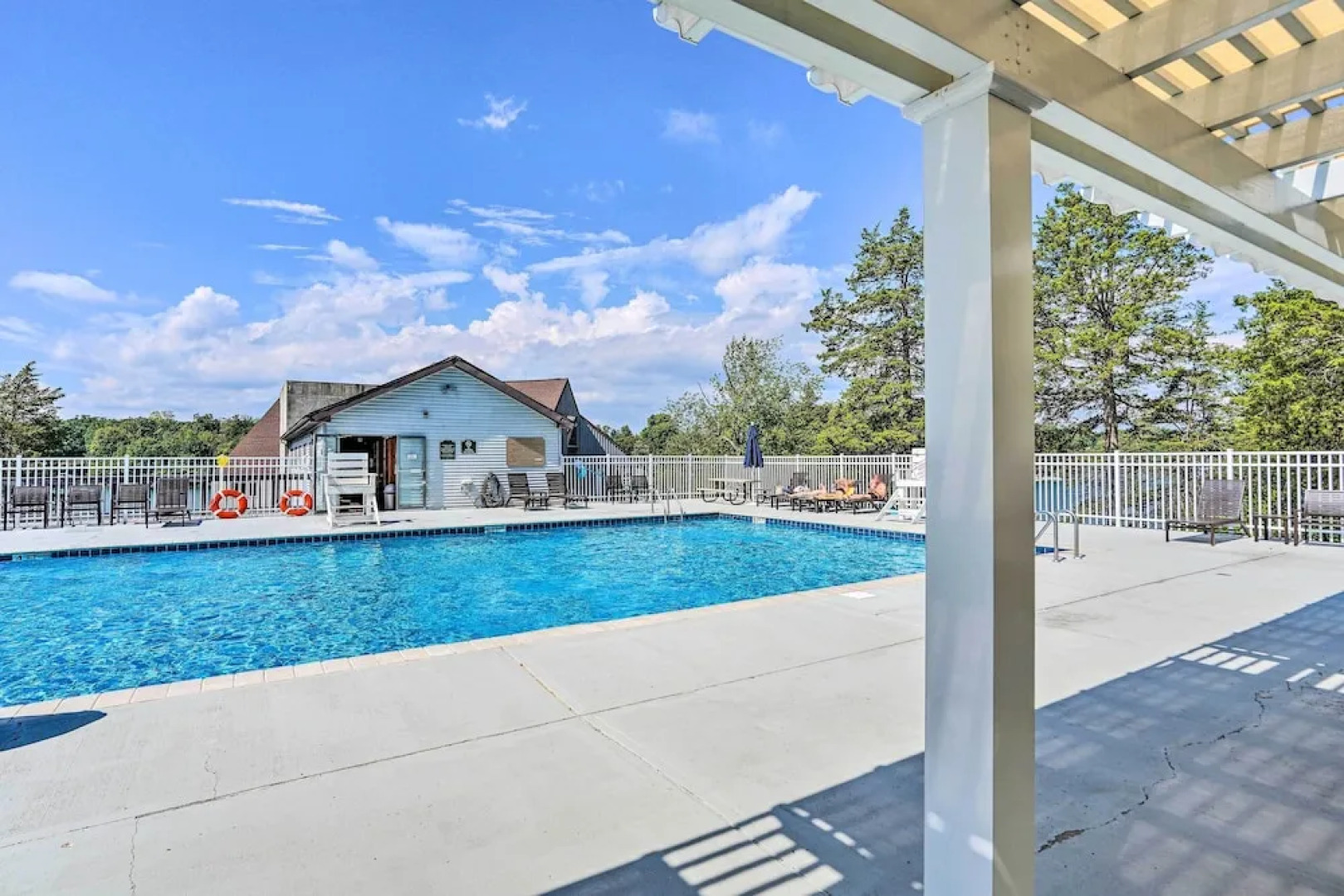 Sleepy Hollow Lake Home w/ Deck, Pool Access!