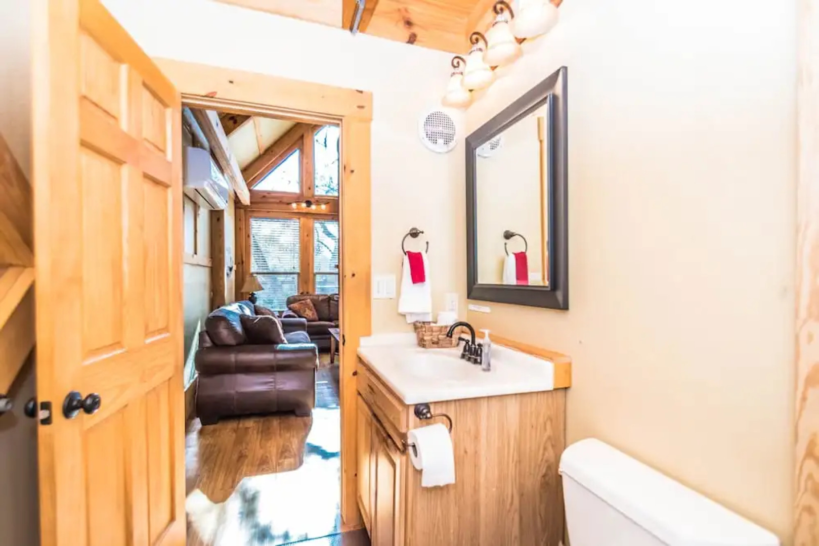 River Rd. Treehouses- Whippoorwill Haus 1 Bedroom 1 Bathroom Cabin