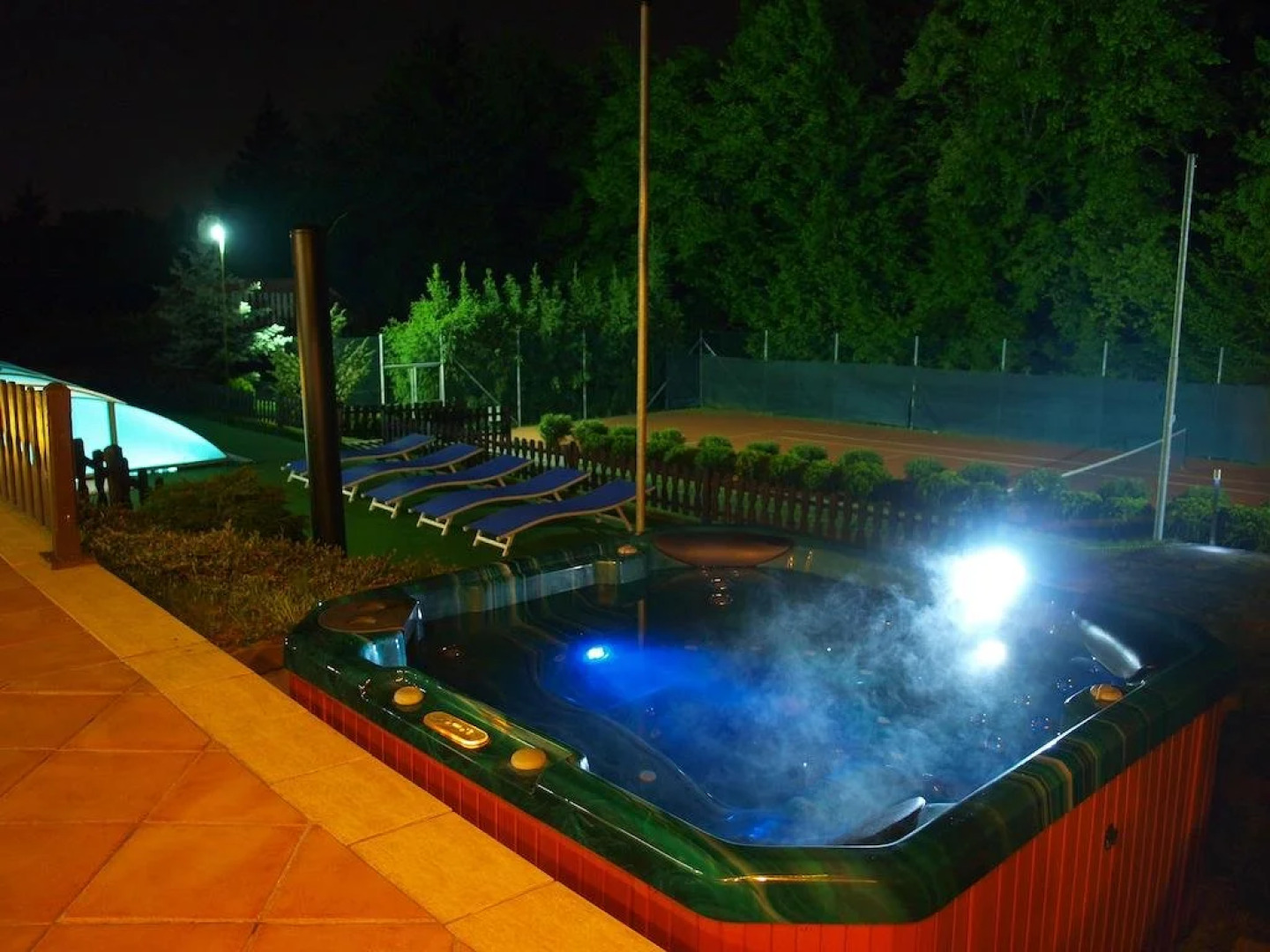 Penzion V Hluboké a Department Glamp