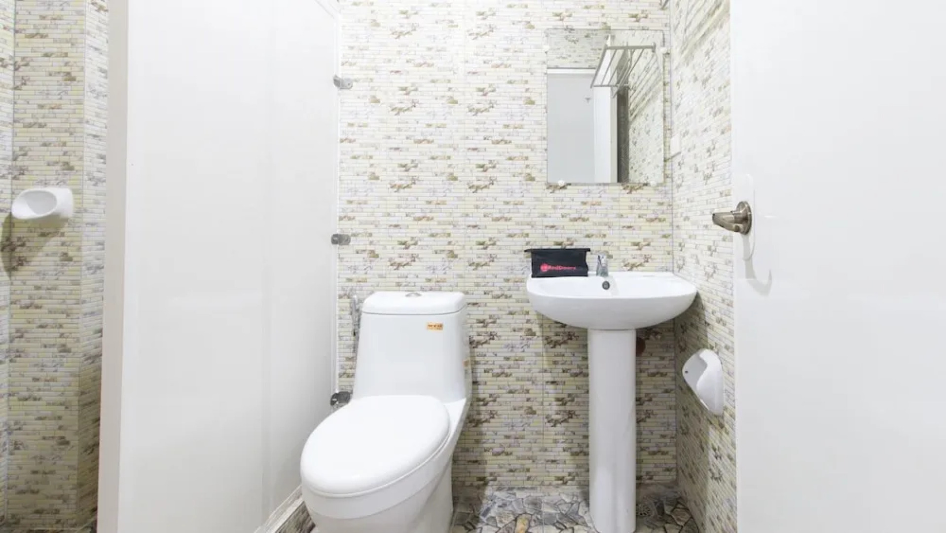 RedDoorz Plus near Vigan City Commercial Center