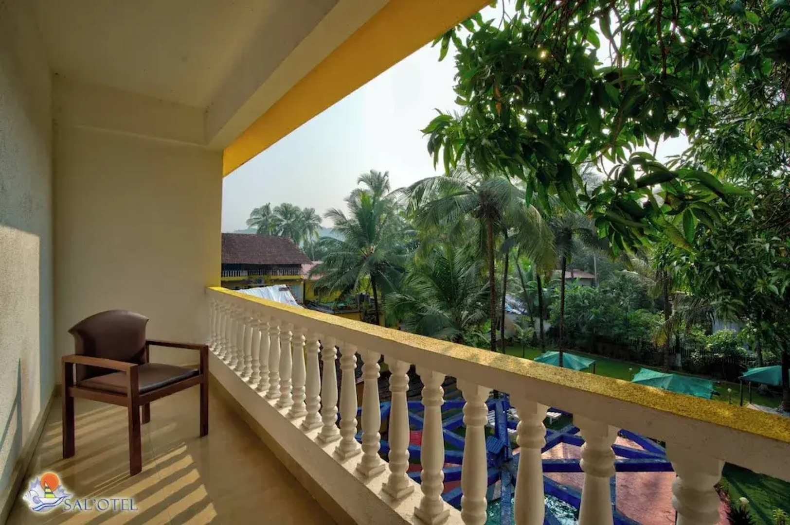 Salotel- near Mae De Deus Church