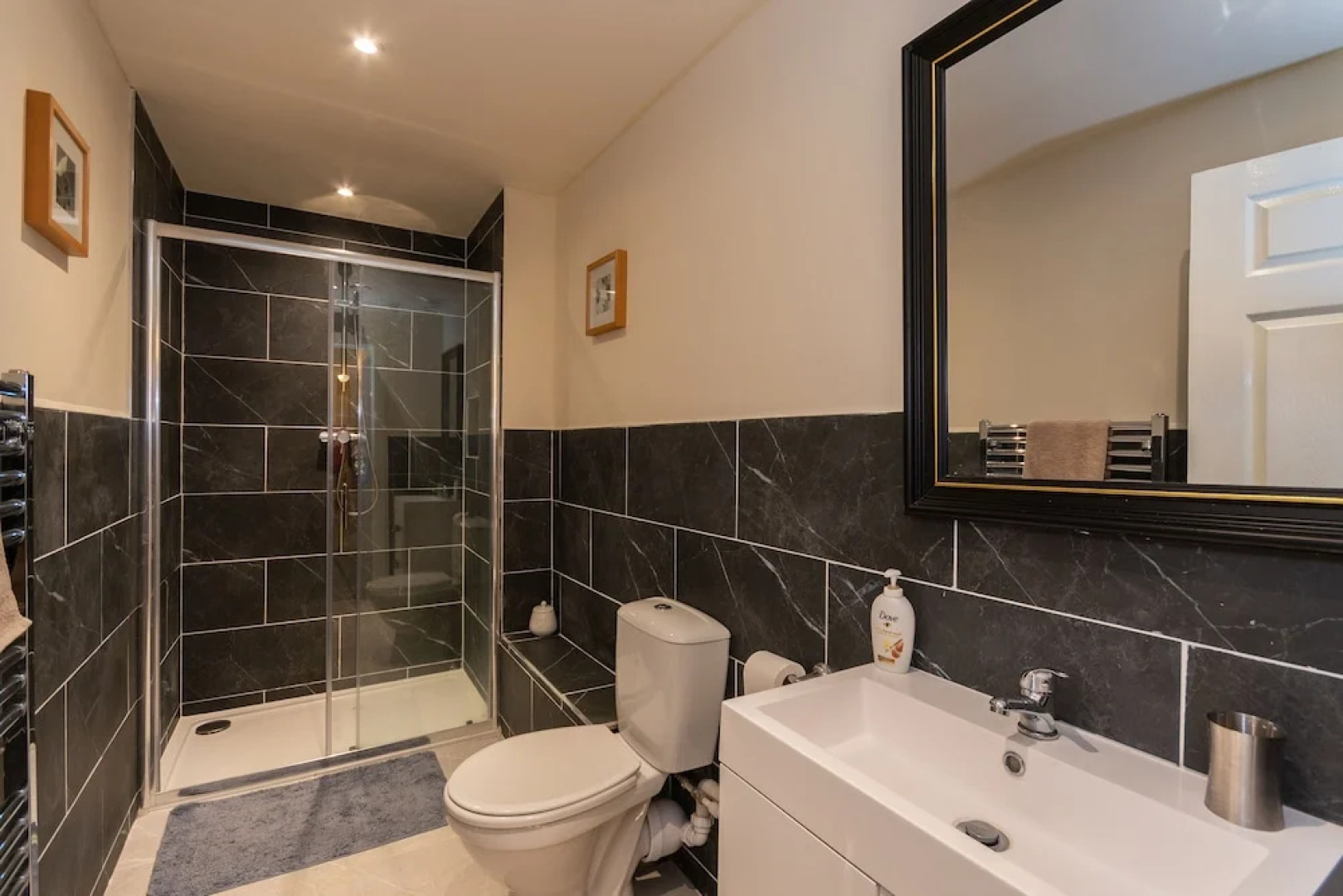 Cellardyke 3-bed Cottage, Sleeps 6 by Seafront