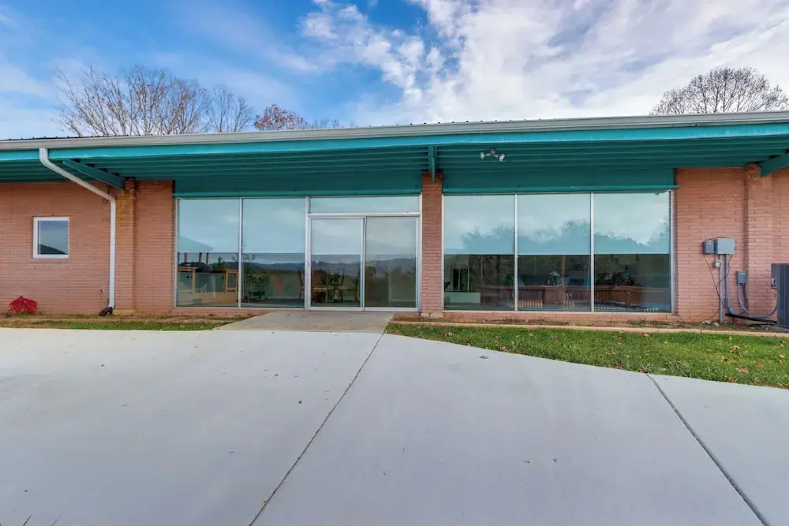 Private Saltwater Pool: Mtn-view Copperhill Home