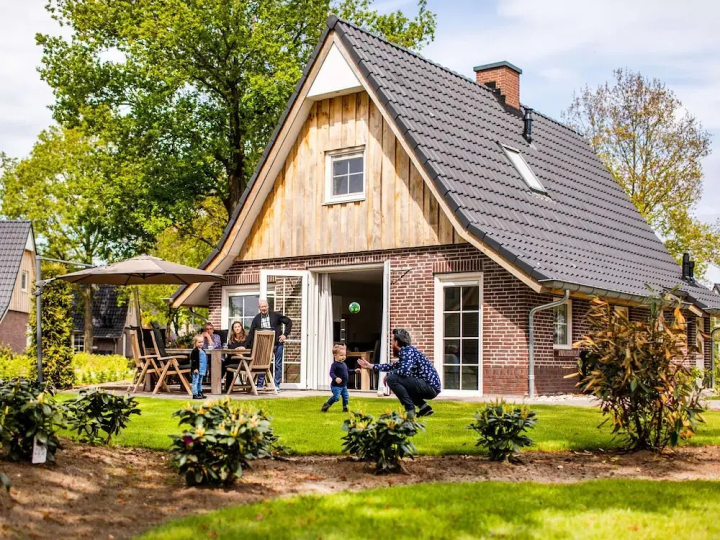 Family Villa + Sauna & Sunroom