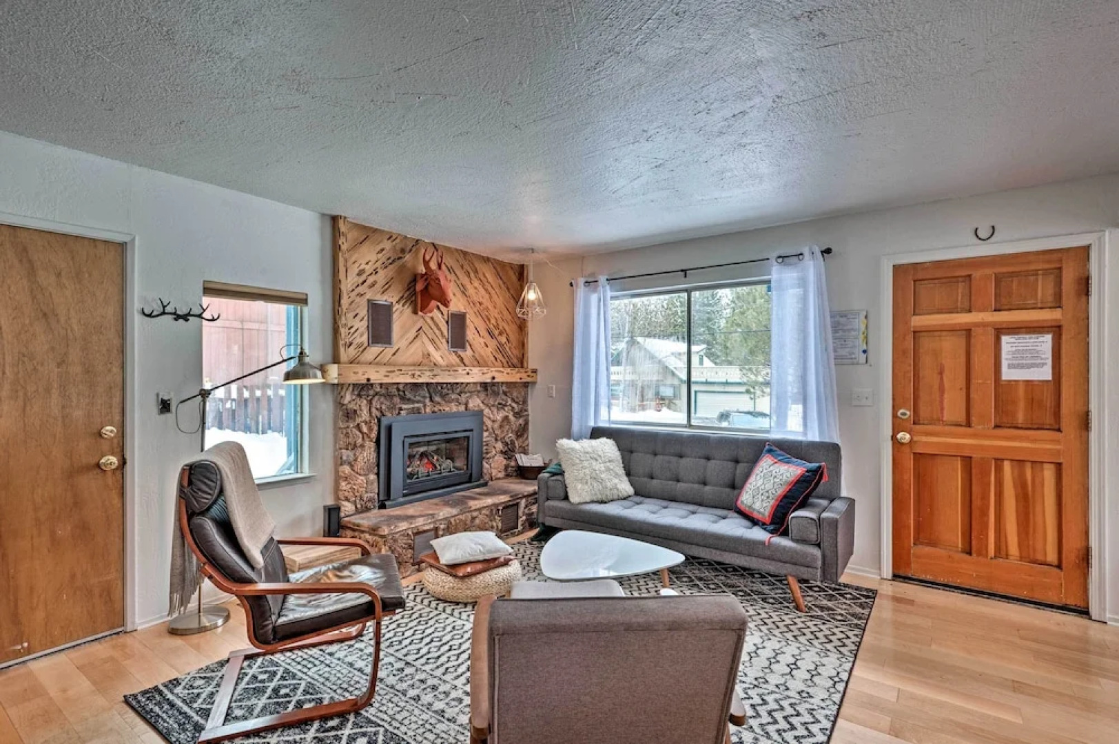 Peaceful & Upscale Ski Cabin: 11 Mi to Heavenly!