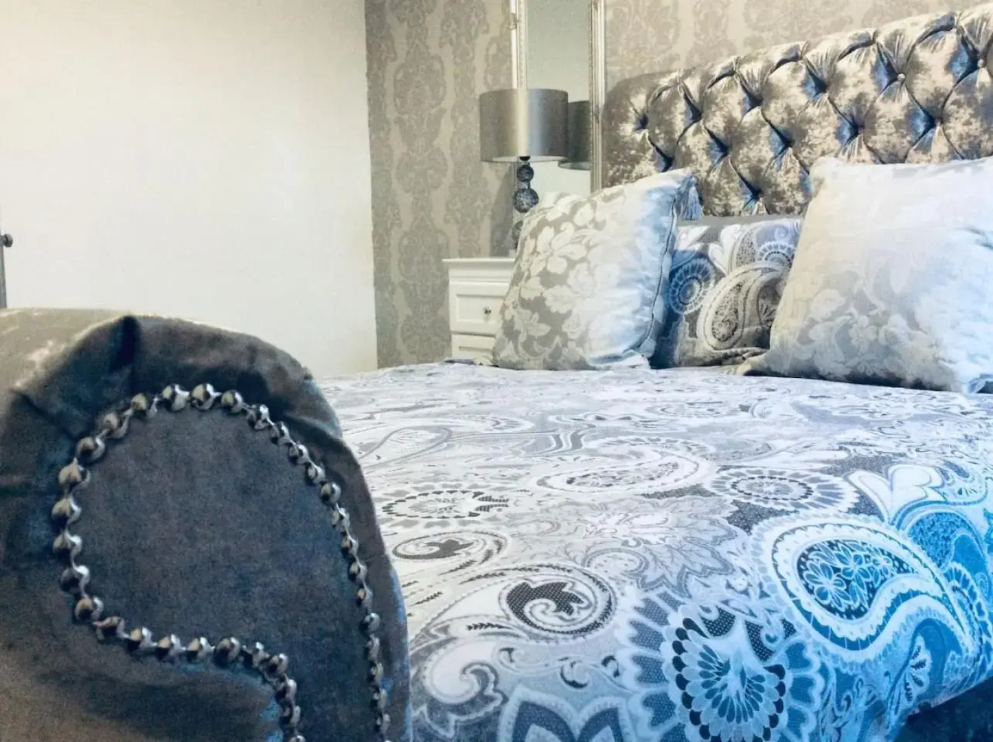 The Lion'S Den On Royal Street