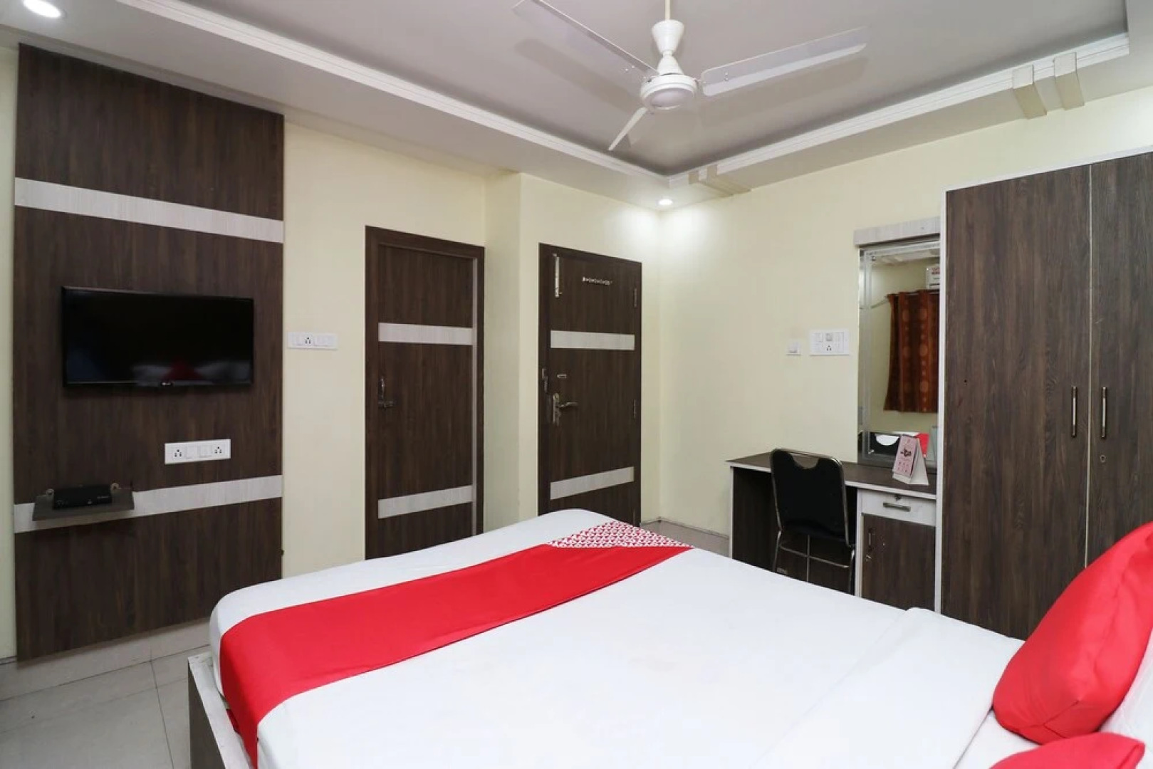 OYO 30163 Hotel Taj Palace