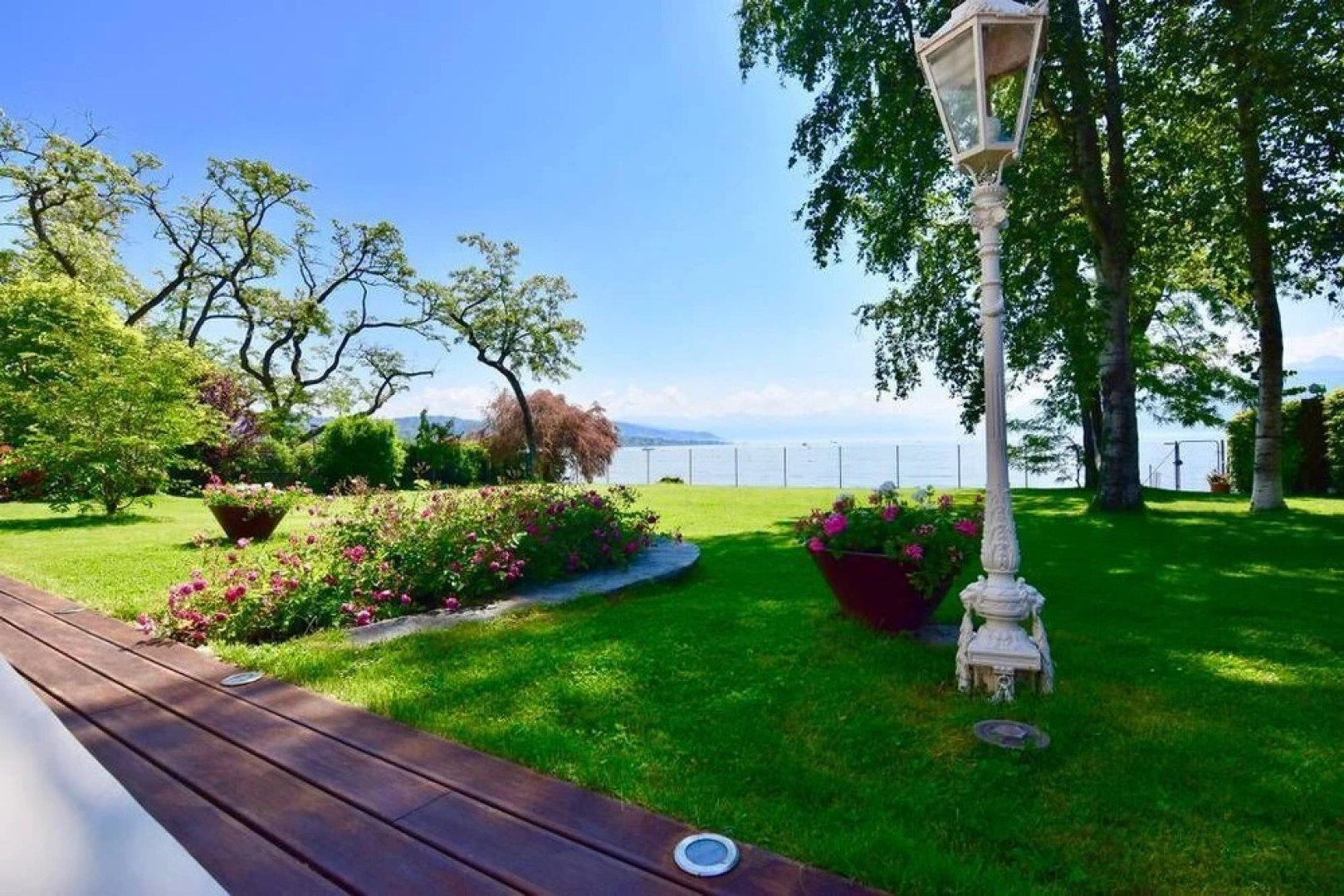 EPFL 3BD The Lake Villa in St Sulpice