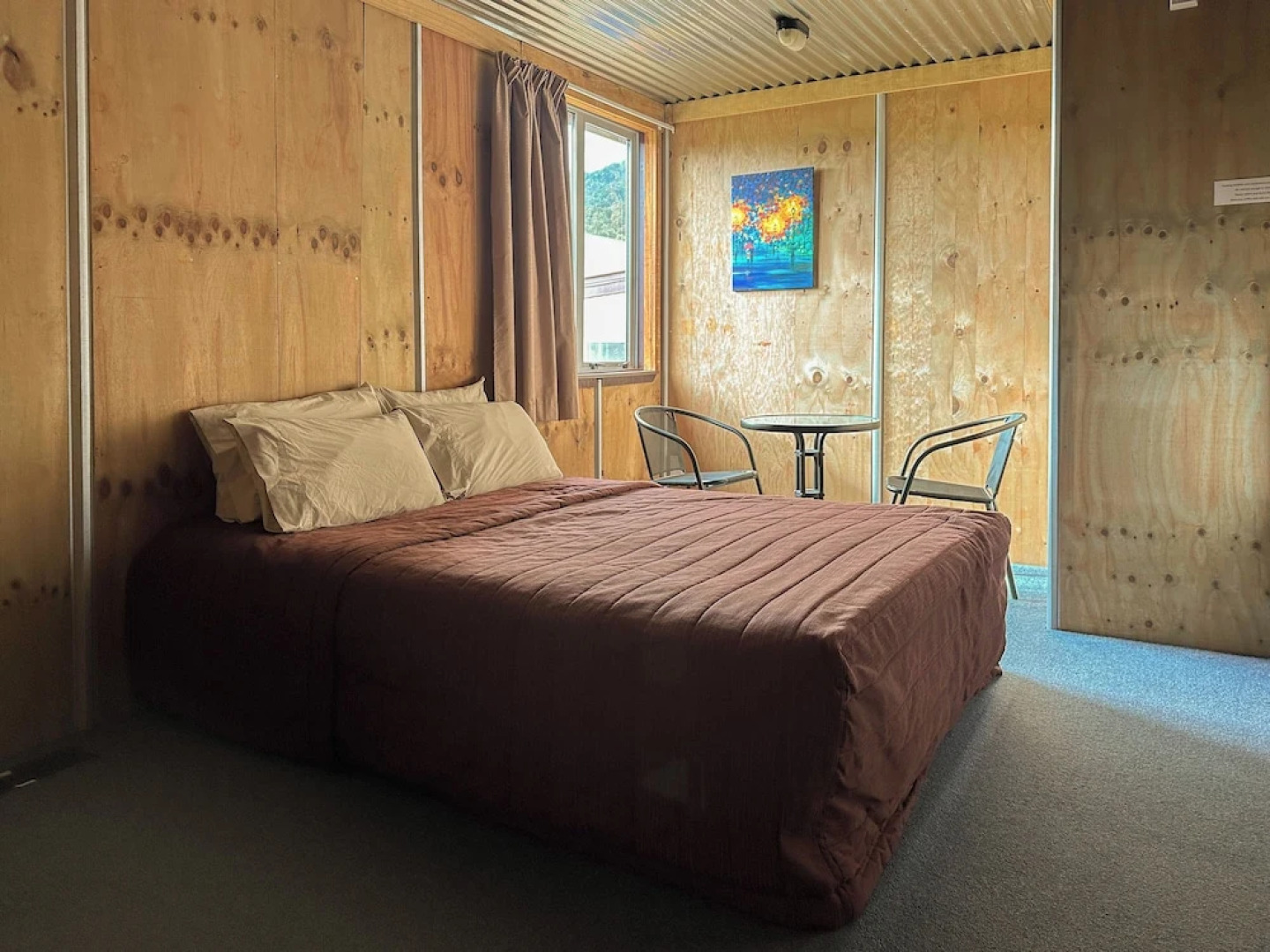 The Crossing Lodge and Backpackers