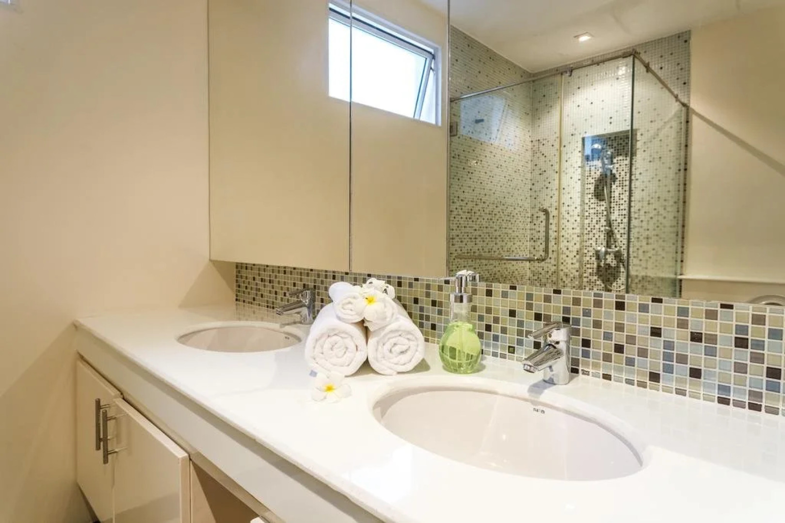 Kyerra Villa by Lofty