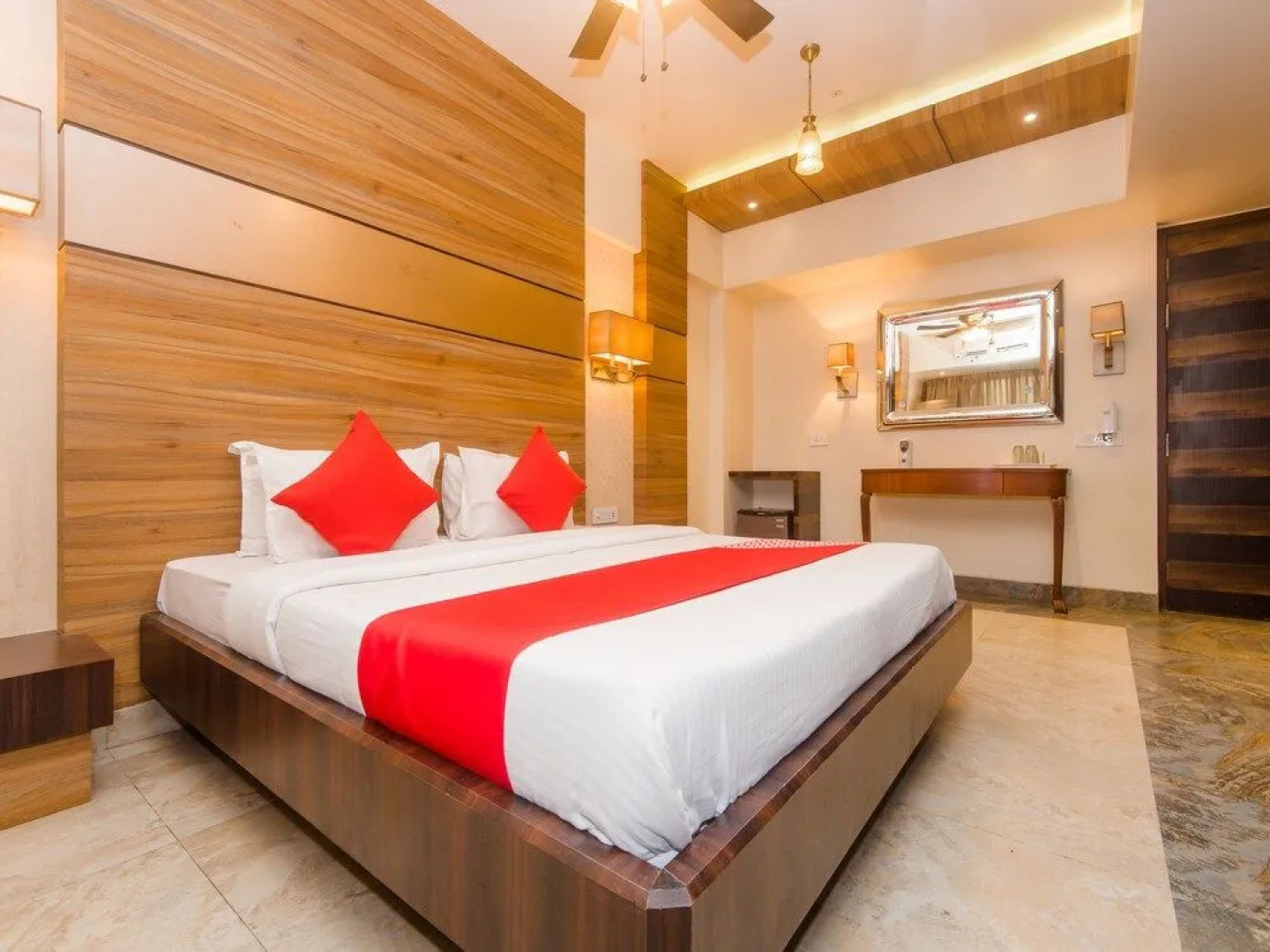 OYO 14699 Hotel Nakshatra Regency