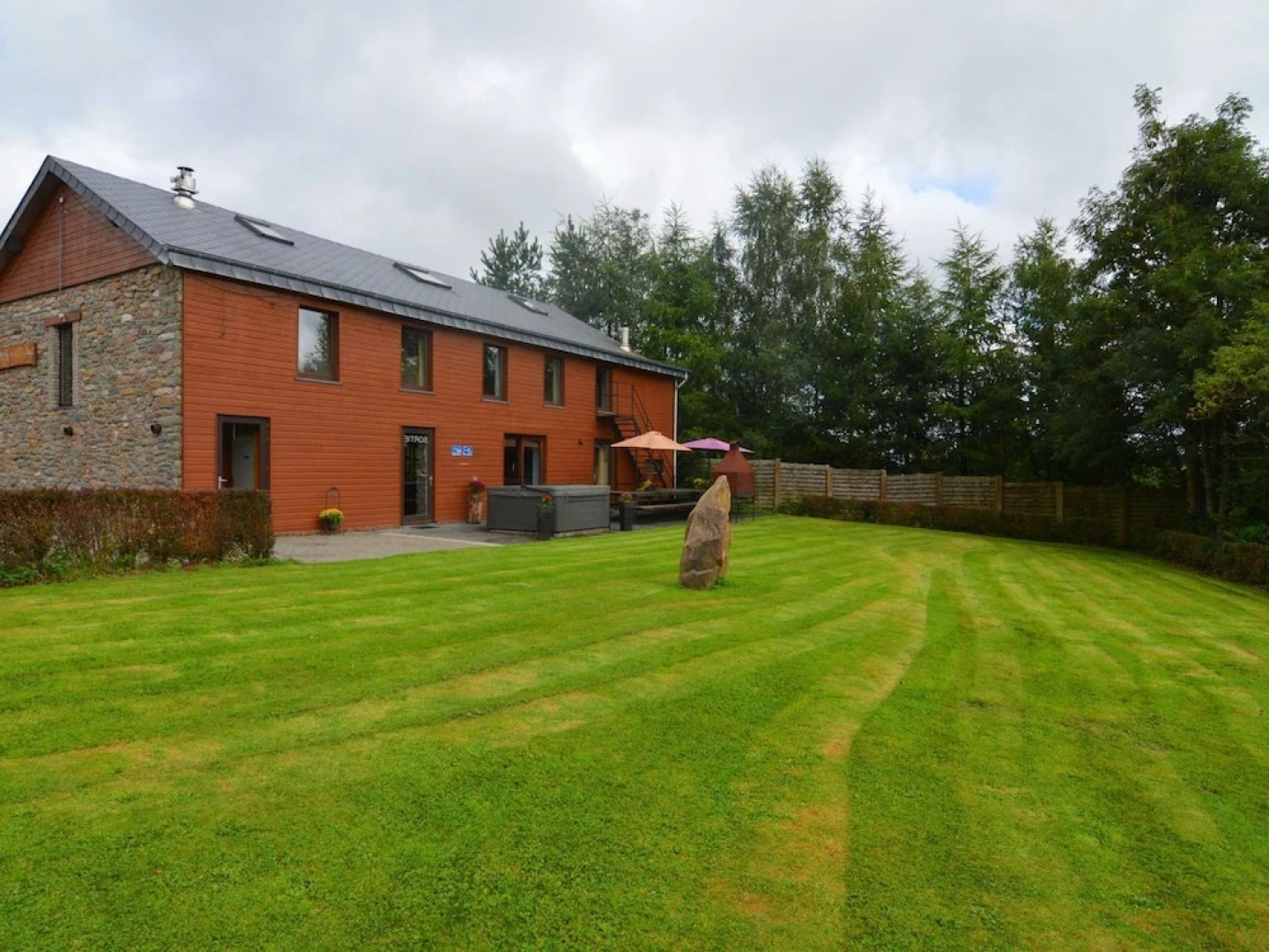 Quaint Cottage In Petite Langlire With Jacuzzi