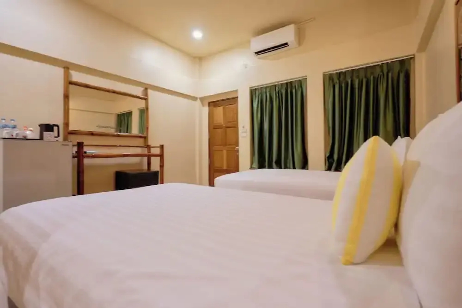 Sawasdee Lagoon Camping & Restaurant