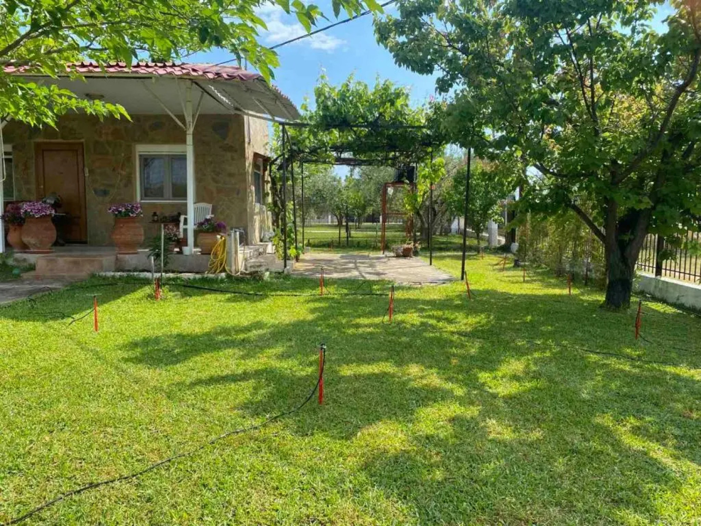 San Mamas Seaside Cottage-House and Garden w caravan