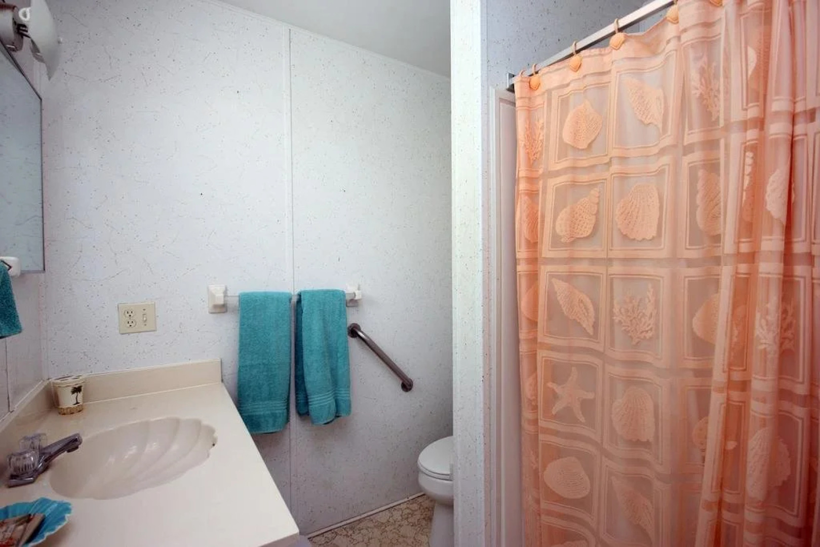 Pelican Beach Beach Front 4 s 4 Br home by RedAwning