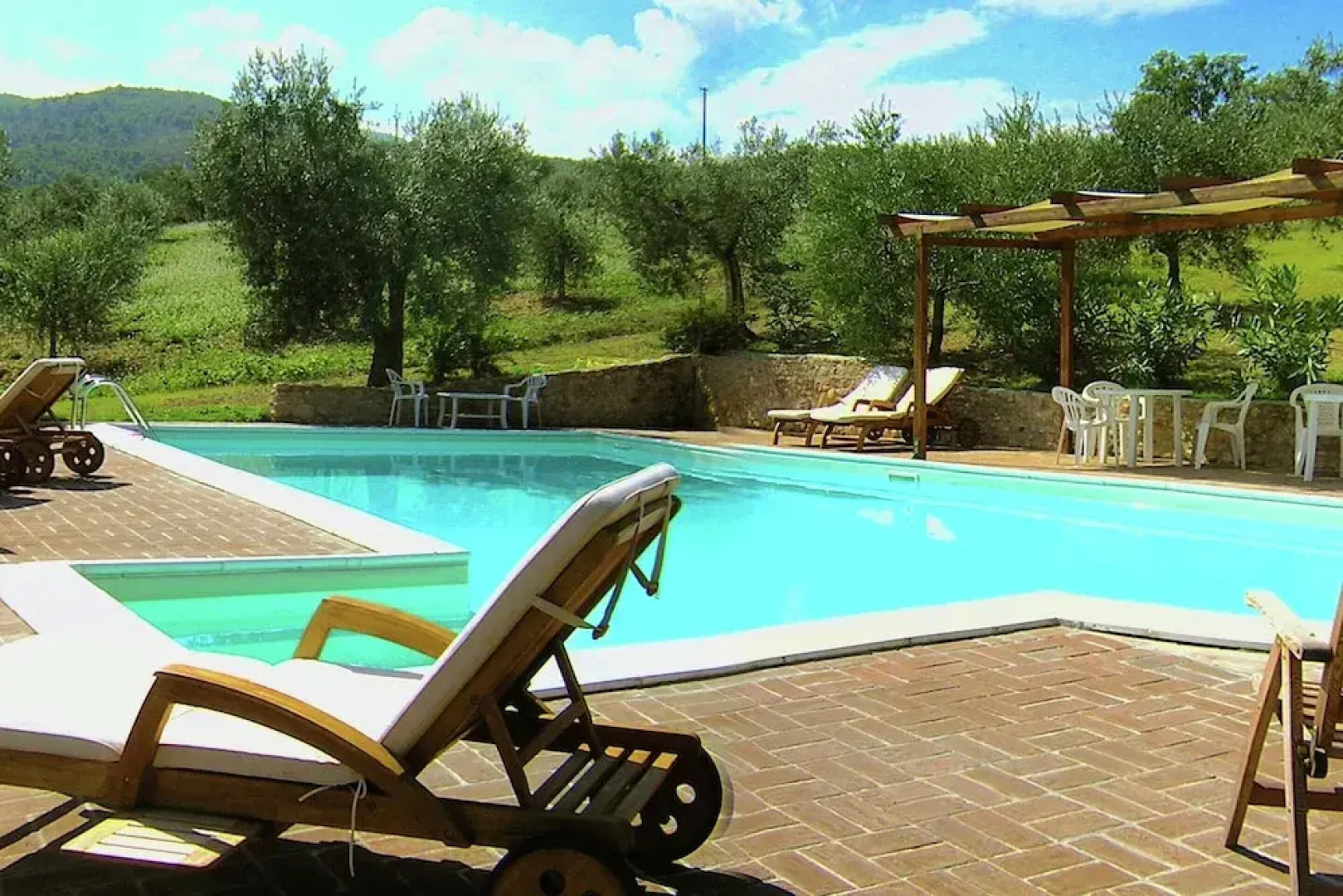 Farmhouse in Giano Dell'umbria with Hot Tub, Swimming Pool