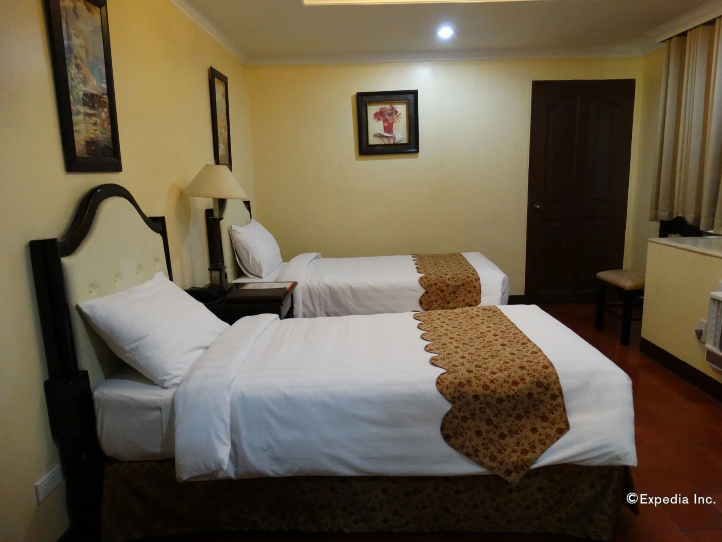 White Knight Hotel Intramuros