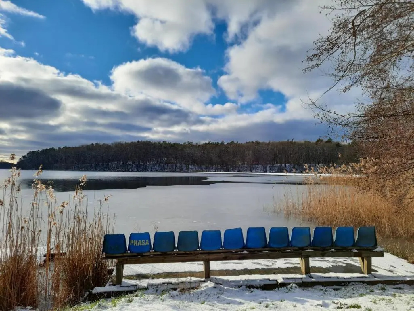 Szary Domek Nad Jeziorem 2