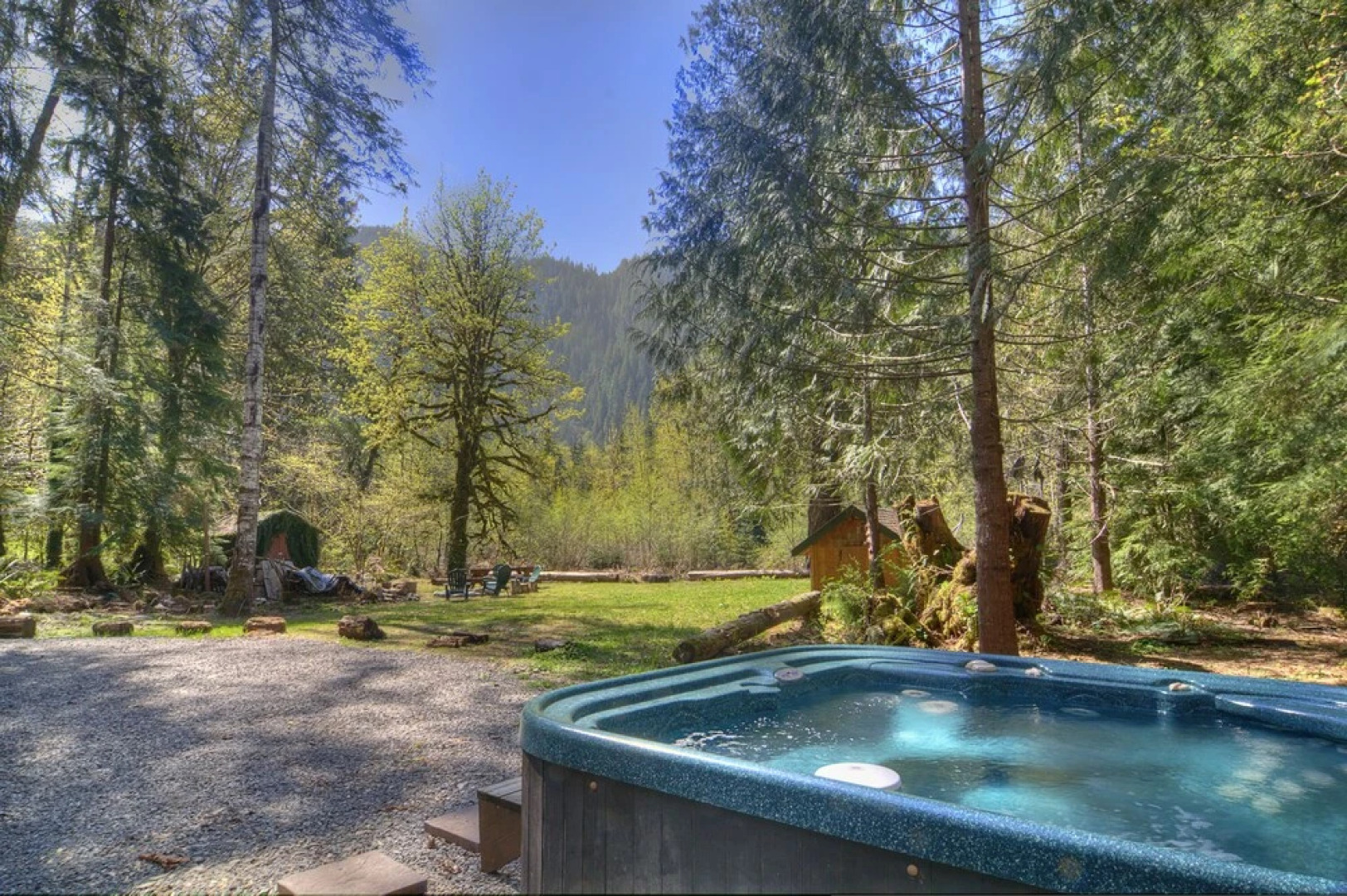 Tall Timbers Lodge - Two Bedroom Cabin with Hot Tub