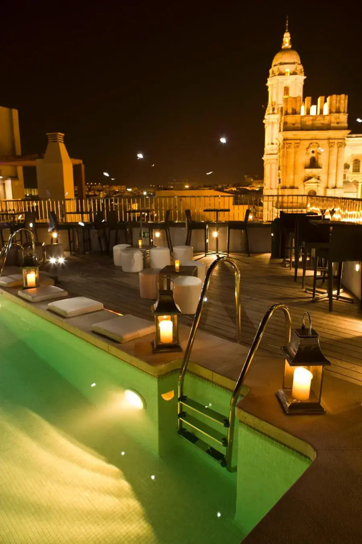 Отель Molina Lario