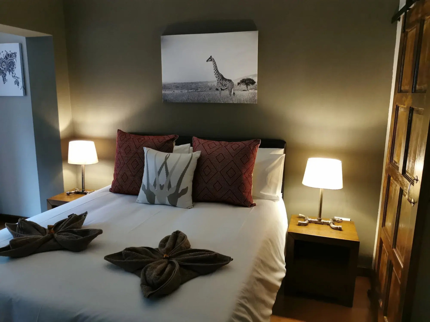 Aerotropolis Guest Lodge