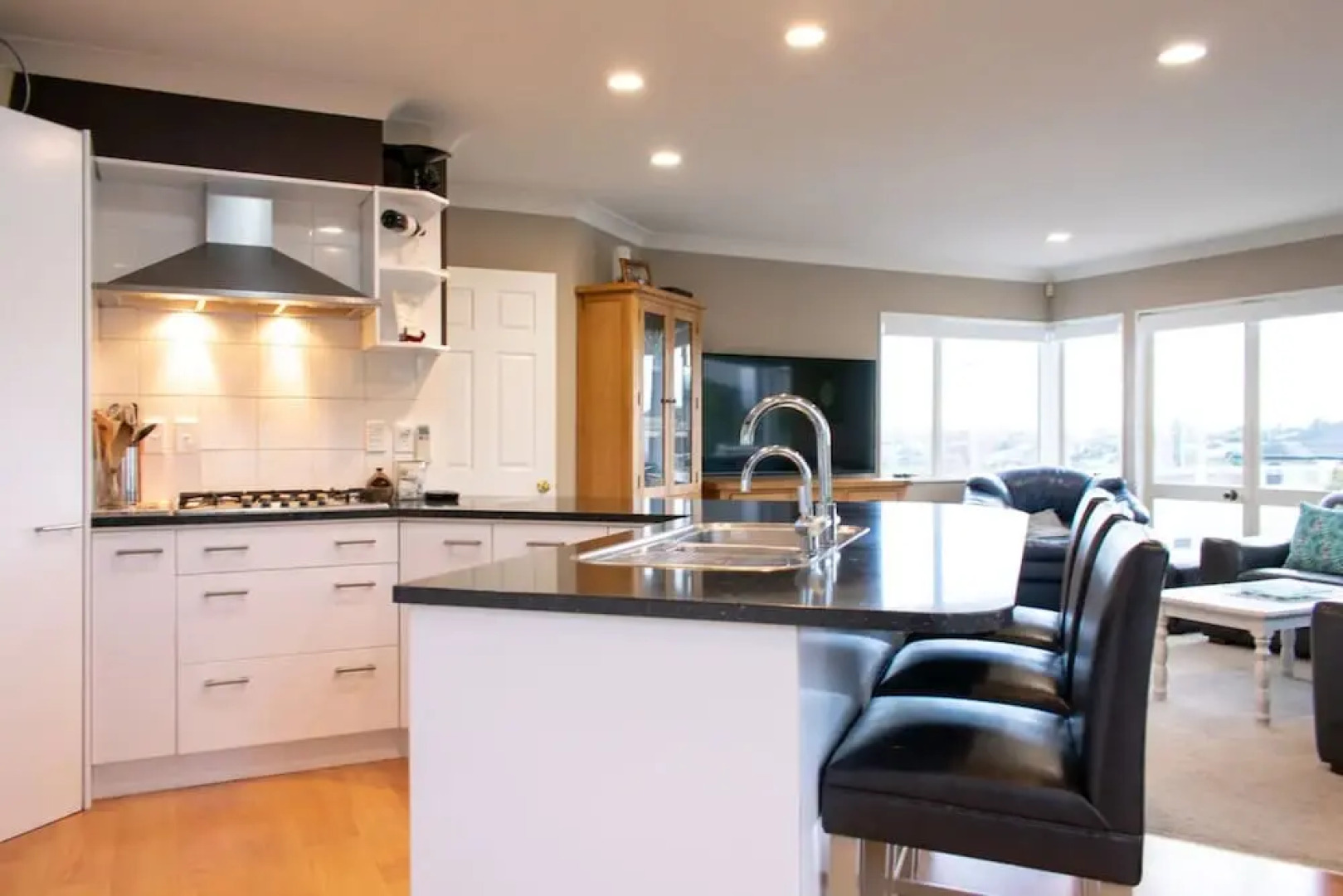 Grand 4 Bedroom Home With Balcony and Garden