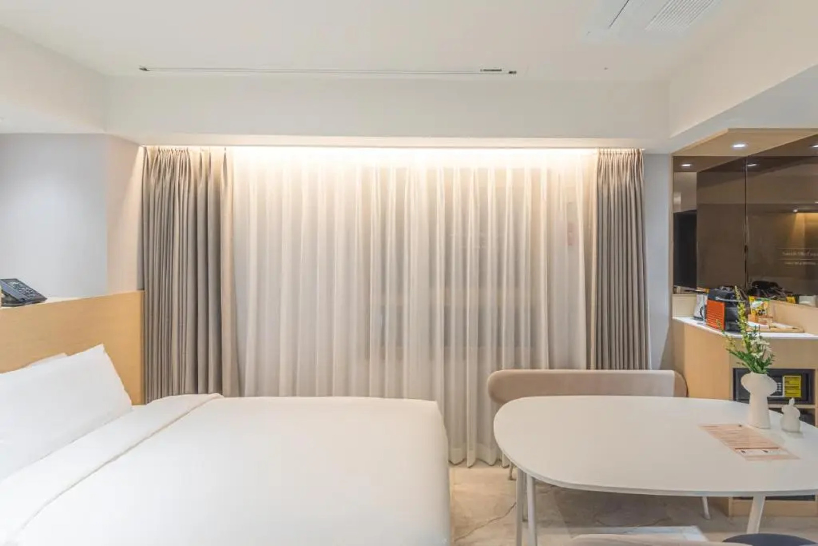 Asherah Villard Aqua Business Hotel