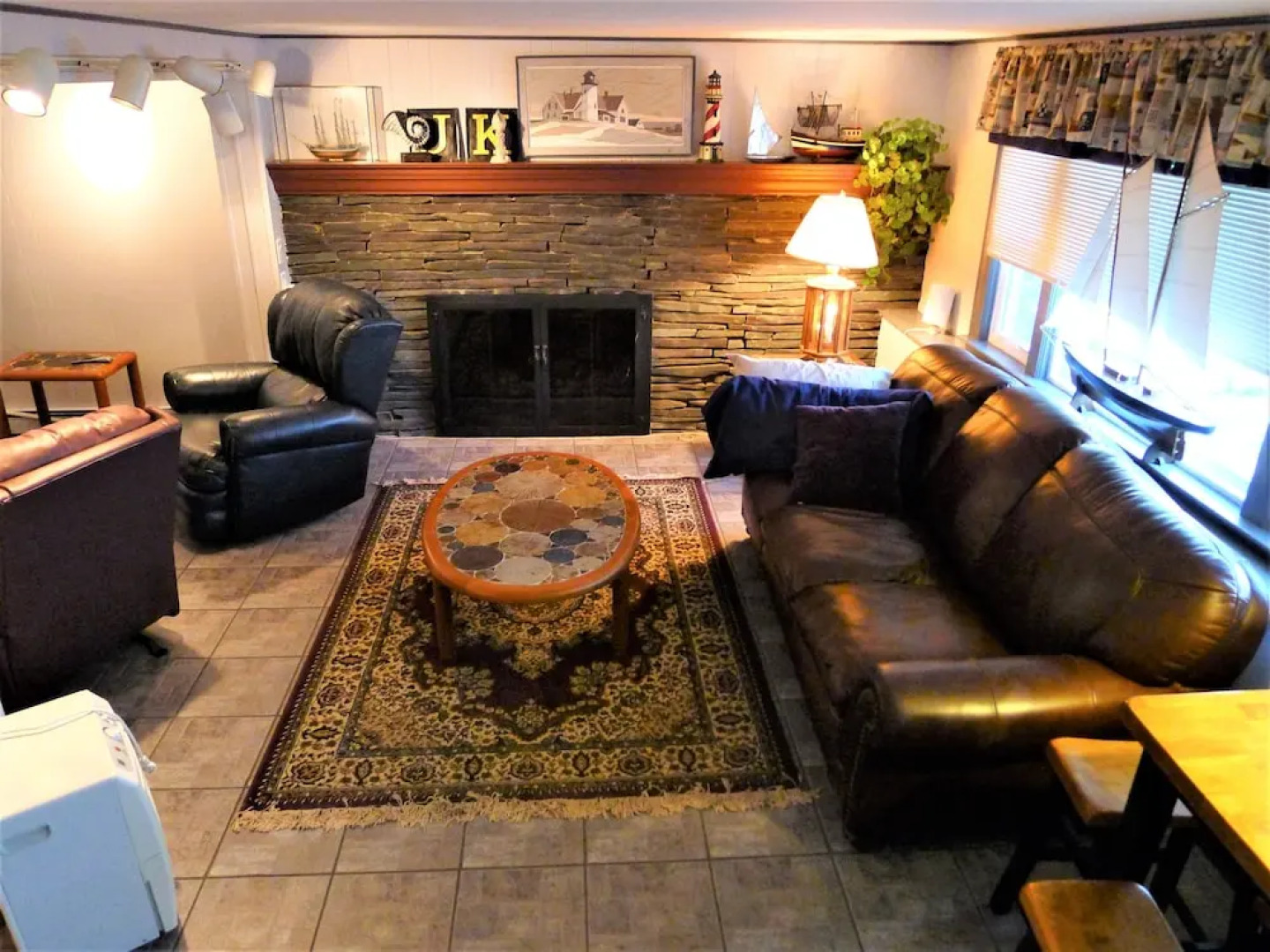 563 Pleasant Lake - 4 Bedroom House