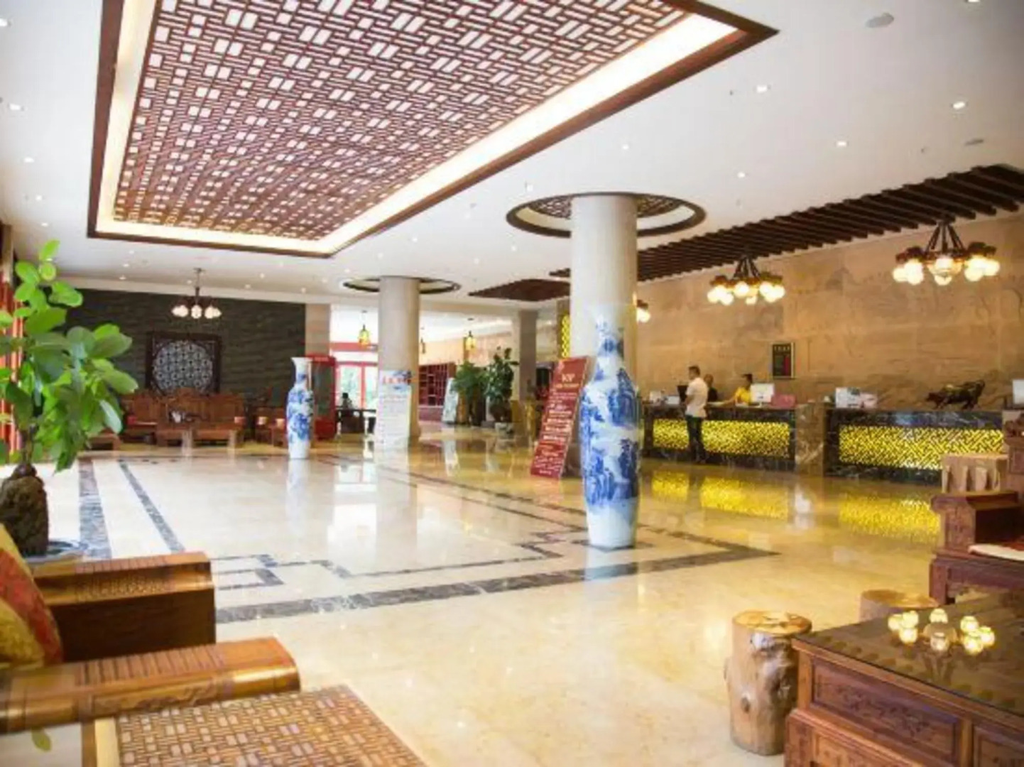 Maitreya Sanlong Hotel (Huquan Hot Spring Ecological Park Honghe Water Town Branch)