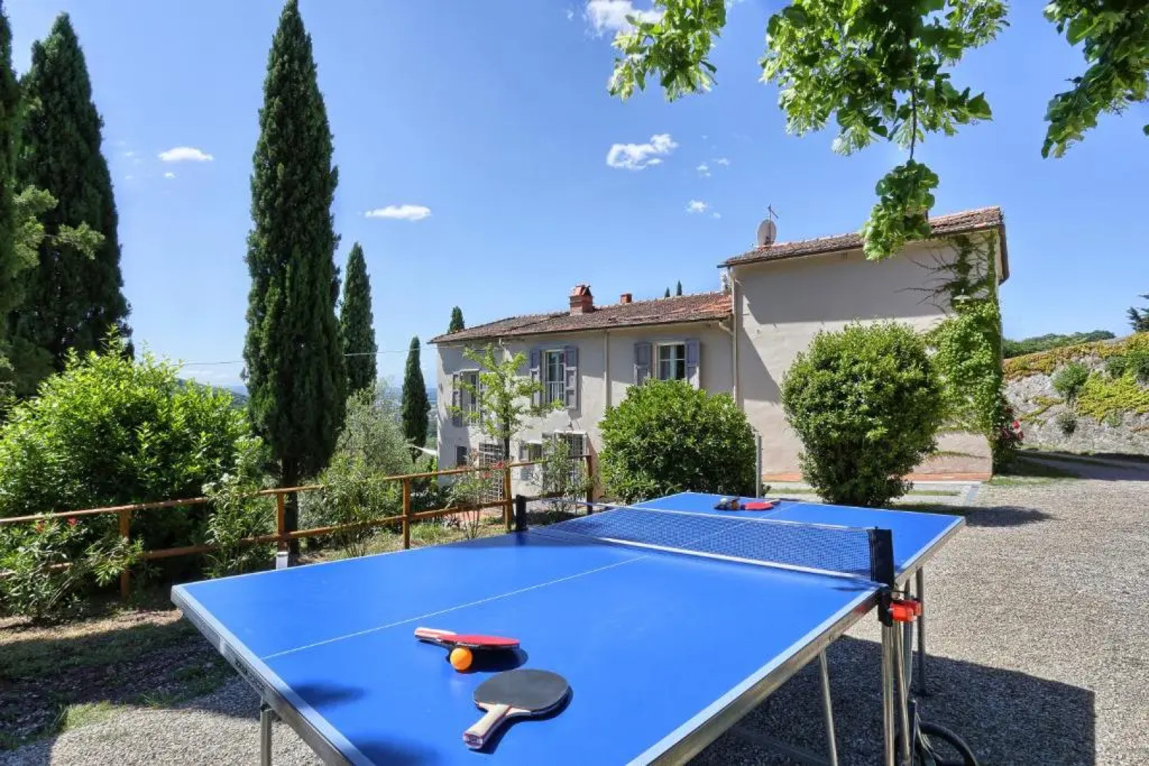 Villa Maona - con piscina tra Firenze e Pisa