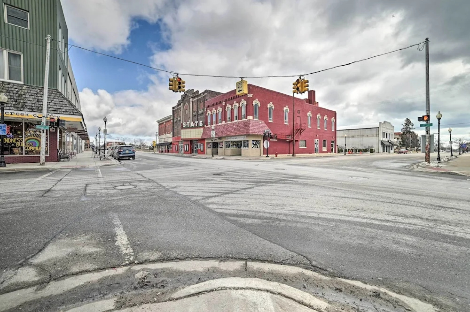 Downtown Loft Apartment, Steps to Riverfront!