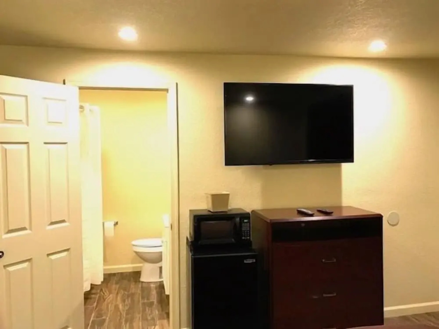 Whistling Pines - Daily & Extended Stay, Elizabeth City