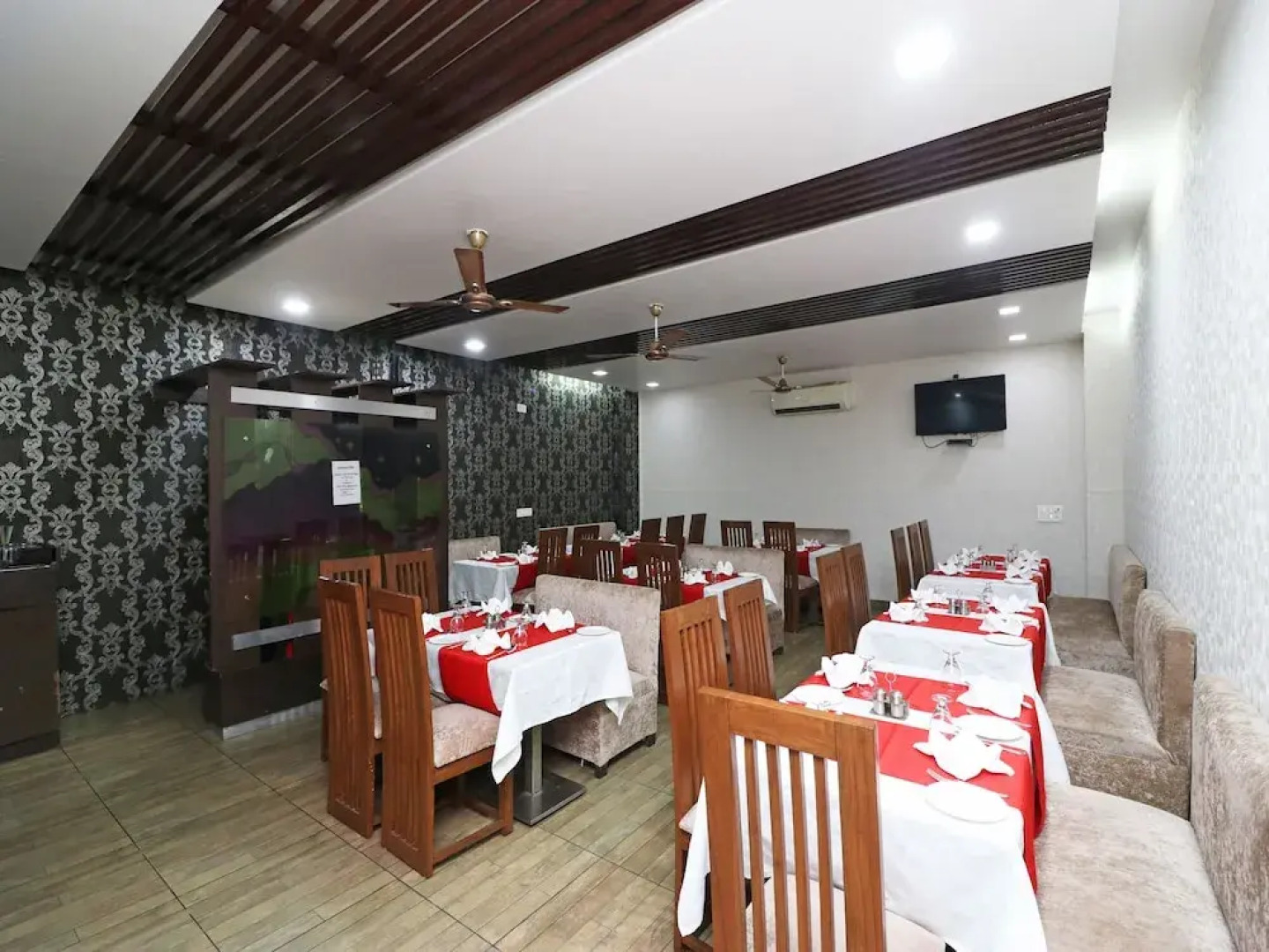 Oyo 3396 Hotel Parichay